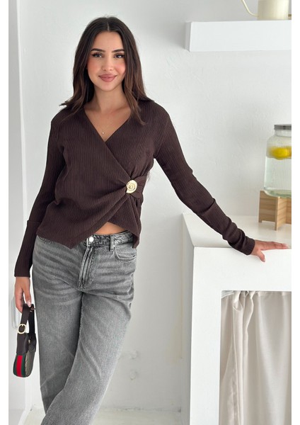 Kadın Kraveze Tokalı Bluz – Vücuda Oturan & Altın Detaylı indirimleri