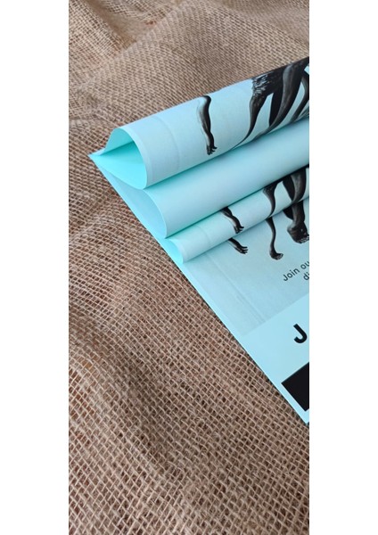 Mavi Siyah Be In Trend Yazılı Desenli Çiçek Ambalaj Kağıdı – 5’li Paket fırsatları