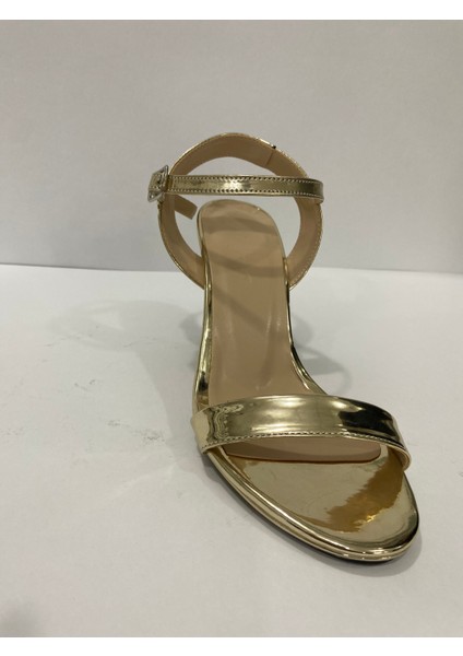 Metalik Gümüş Parlak Topuklu Sandalet" "silver Shine Bilekten Bağlamalı Abiye Ayakkabı" "minimal Işıltı Kare Burun Gümüş Sandalet" modelleri