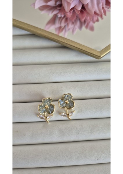 Gri Taşlı Mini Çiçek Küpe fırsatları