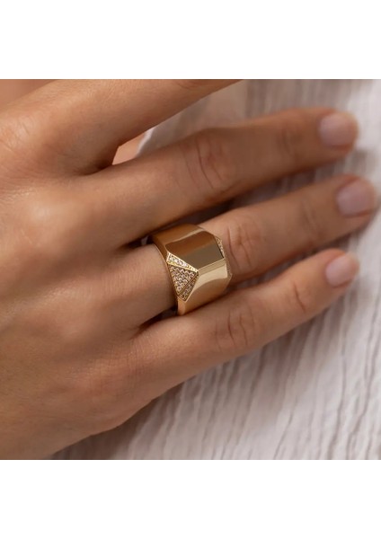 Taşlı Tasarım Altın Yüzük