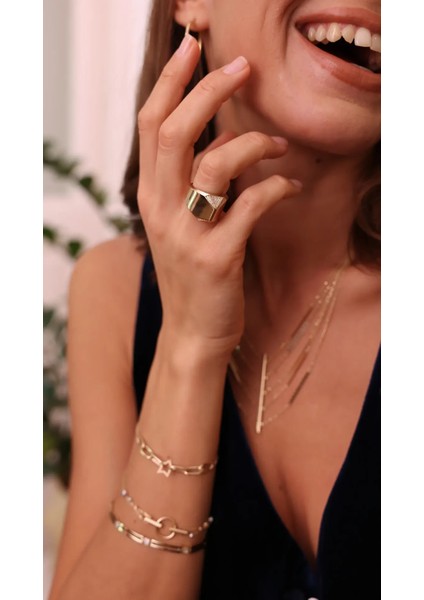 Taşlı Tasarım Altın Yüzük