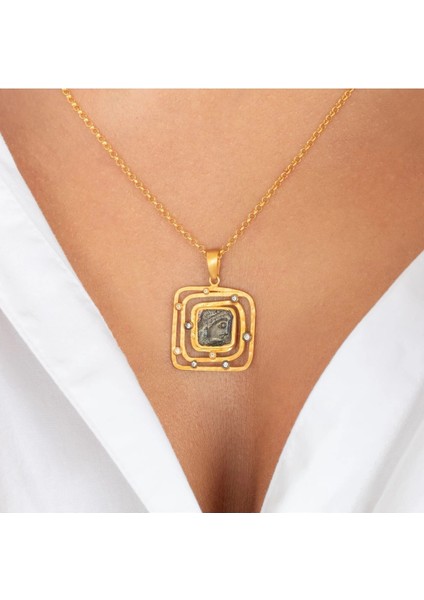 Kare Madalyon Tasarım Altın Kolye fırsatları