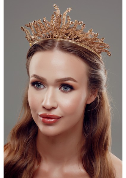 Dalga Motifli Kristal Taşlı Gelin Tacı – Gösterişli ve Zarif Tasarım