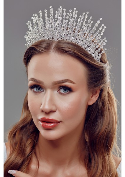 Kristal Taşlı Gösterişli Gelin Tacı – Işıltılı ve Zarif Tasarım