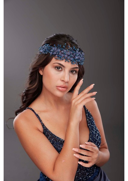 Çiçek ve Kristal Detaylı Gelin Aksesuarı – Işıltılı ve Zarif El Yapımı Saç Aksesuarı