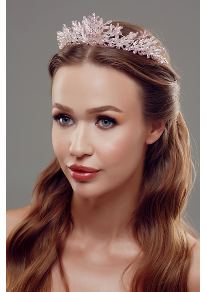 Inci Detaylı Kristal Taşlı Gelin Tacı – Zarif ve Işıltılı Tasarım