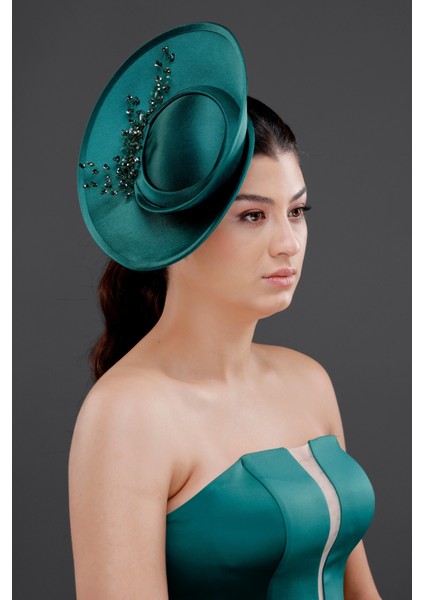 Inci ve Kristal Detaylı Beyaz Nikah Kepi – Zarif Özel Davet Şapkası