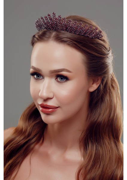 Zarif Kristal Taşlı Gelin Tacı – Minimal ve Işıltılı Tasarım