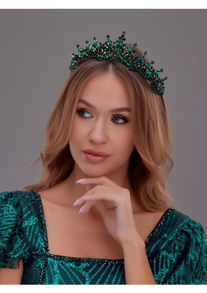 Kristal Taşlı Taç – Işıltılı ve Zarif Davet Aksesuarı