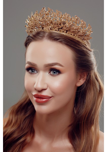 Taş Işlemeli Kristal Gelin Tacı – Zarif ve Gösterişli Tasarım