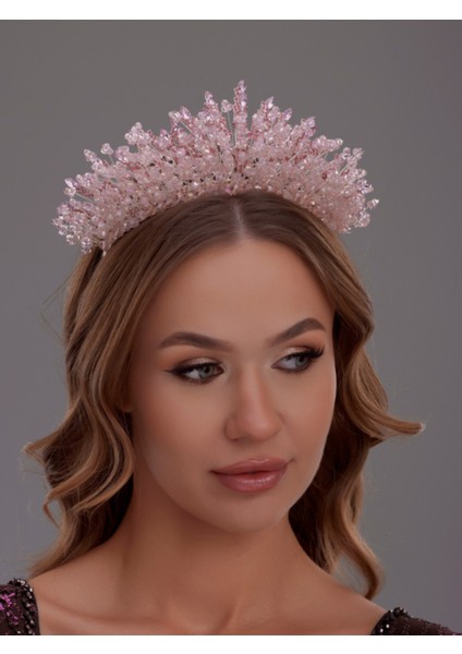 Kristal Taşlı Taç – Işıltılı ve Zarif Davet Aksesuarı