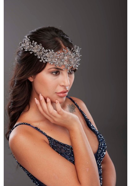Çiçek ve Kristal Detaylı Gelin Aksesuarı – Işıltılı ve Zarif El Yapımı Saç Aksesuarı