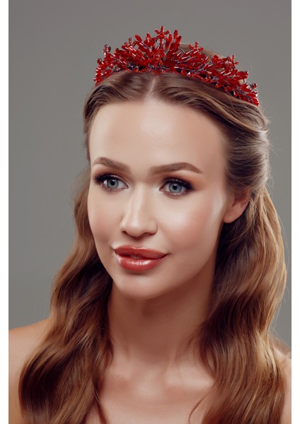 Inci Detaylı Kristal Taşlı Gelin Tacı – Zarif ve Işıltılı Tasarım