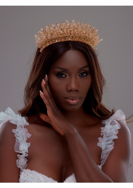 Kristal Taş Detaylı Işıltılı Gelin Tacı – Zarif ve Gösterişli Tasarım