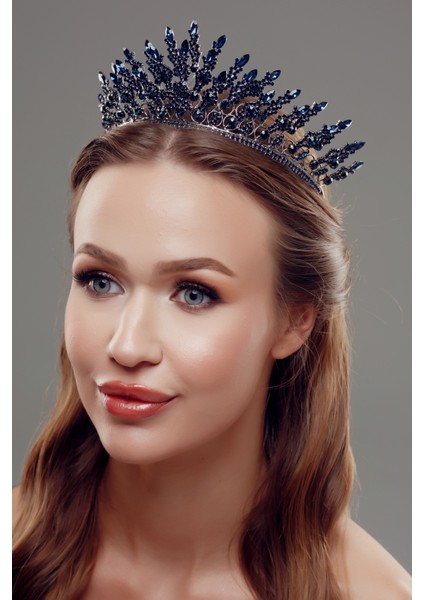 Kristal Taşlı Zarif Gelin Tacı – Işıltılı ve Asil Tasarım