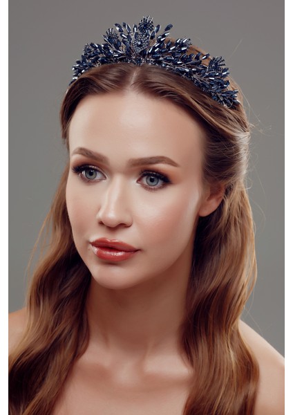 Kristal Çiçek Detaylı Gelin Tacı – Zarif ve Işıltılı Tasarım