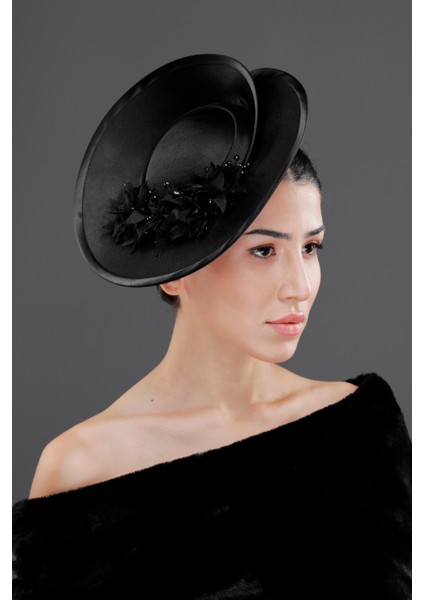 Çiçek Detaylı Özel Tasarım Kadın Kep – Nikah, Nişan, Düğün ve Özel Davet Şapkası