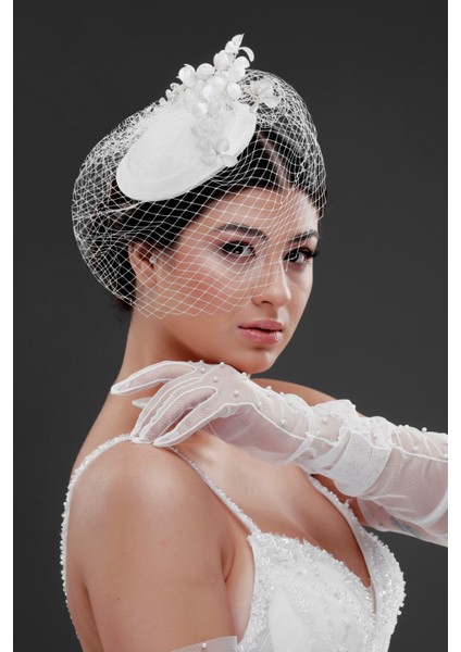 Çiçek ve Inci Detaylı Beyaz Nikah Kepi – File Duvaklı Gelin Aksesuarı