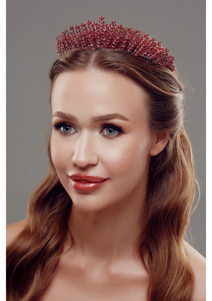 Zarif Kristal Taşlı Gelin Tacı – Minimal ve Işıltılı Tasarım