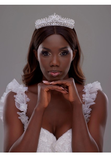 Parlak Kristal Gelin Tacı – Özel Renk Seçenekleriyle Metal Prenses Taç | El Yapımı Aksesuar