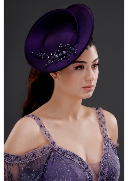 Inci ve Kristal Detaylı Beyaz Nikah Kepi – Zarif Özel Davet Şapkası