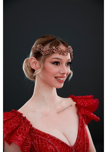 Kristal Çiçek Detaylı Gelin Aksesuarı – Zarif ve Işıltılı Tasarım Tacı, Toka fiyatları