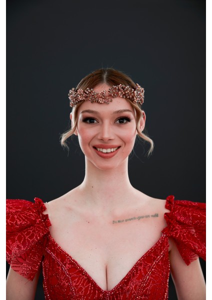 Kristal Çiçek Detaylı Gelin Aksesuarı – Zarif ve Işıltılı Tasarım Tacı, Toka modelleri