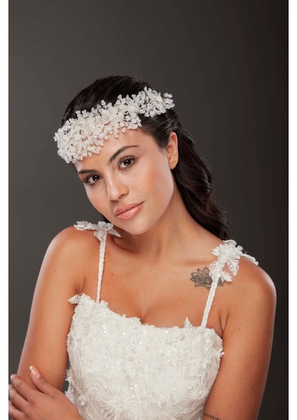 Çiçek ve Kristal Detaylı Gelin Aksesuarı – Işıltılı ve Zarif El Yapımı Saç Aksesuarı