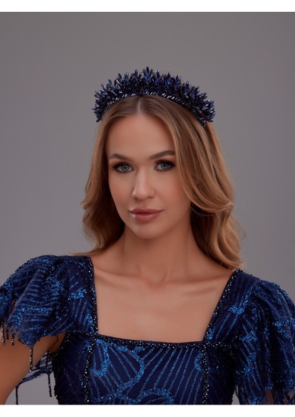 Kristal Taşlı Gelin Tacı – Zarif ve Işıltılı Tasarım