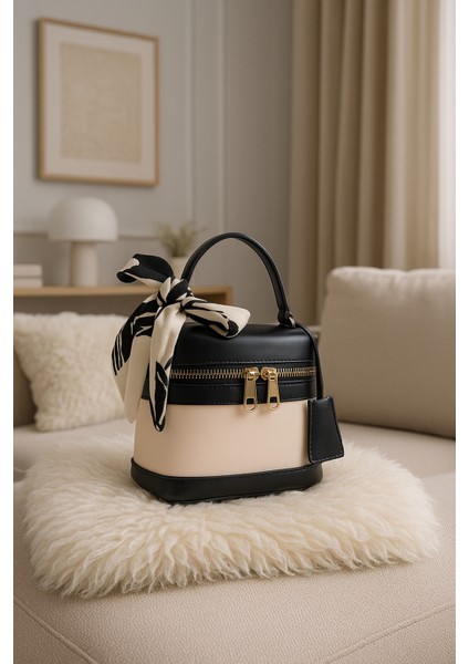 Kadın Dikdörtgen Formlu Çapraz Askılı El ve Omuz Çantası Melina (krem'e siyah)