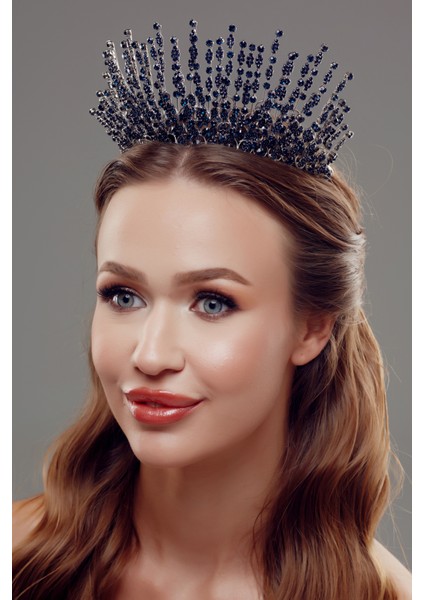 Kristal Taşlı Gösterişli Gelin Tacı – Işıltılı ve Zarif Tasarım