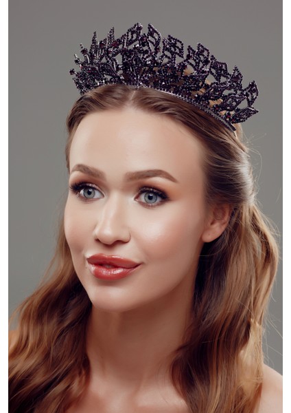 Taş Işlemeli Kristal Gelin Tacı – Zarif ve Gösterişli Tasarım