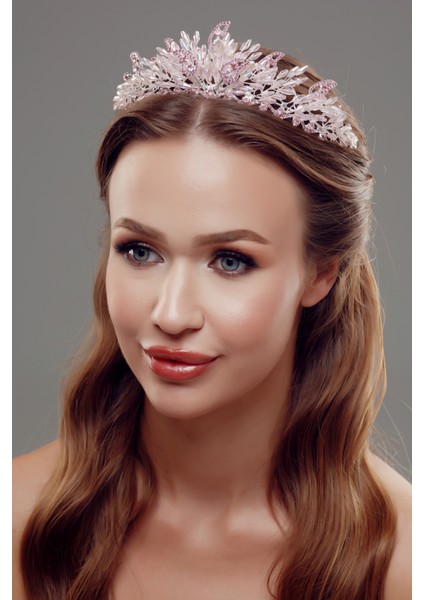 Kristal Taşlı Gümüş Gelin Tacı – Işıltılı ve Asil Tasarım