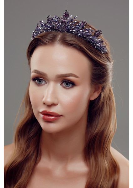 Kristal Çiçek Detaylı Gelin Tacı – Zarif ve Işıltılı Tasarım