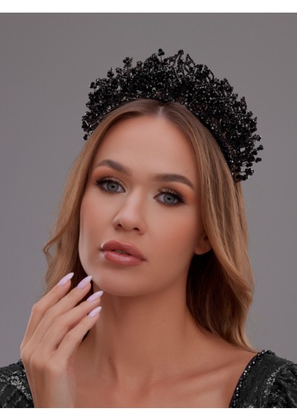 Kristal Taşlı Gelin Tacı – Işıltılı ve Zarif Tasarım