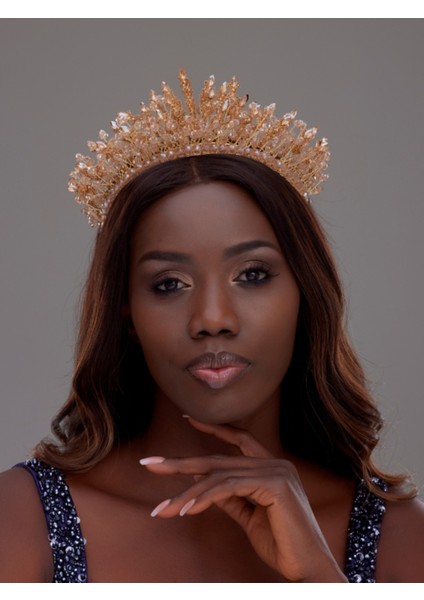 Kristal Taşlı Taç – Işıltılı ve Zarif Davet Aksesuarı