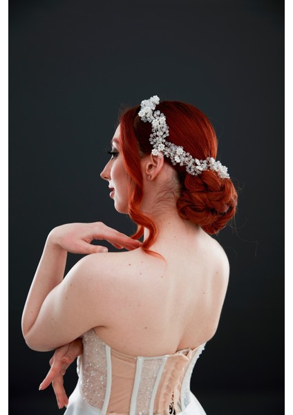 Kristal Çiçek Detaylı Gelin Aksesuarı – Zarif ve Işıltılı Tasarım Tacı, Toka fiyatları