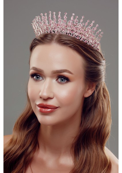 Kristal Taşlı Gelin Tacı – Zarif ve Işıltılı Tasarım