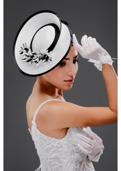 Çiçek Detaylı Özel Tasarım Kadın Kep – Nikah, Nişan, Düğün ve Özel Davet Şapkası