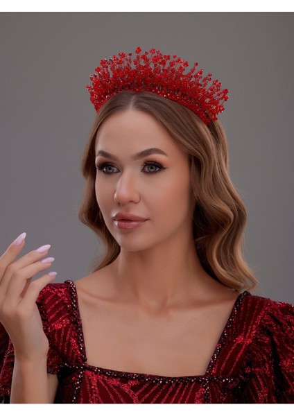 Kristal Taş Detaylı Işıltılı Gelin Tacı – Zarif ve Gösterişli Tasarım