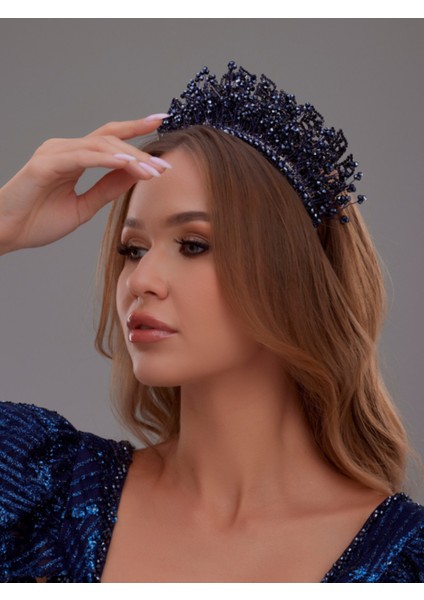 Kristal Taşlı Gelin Tacı – Işıltılı ve Zarif Tasarım