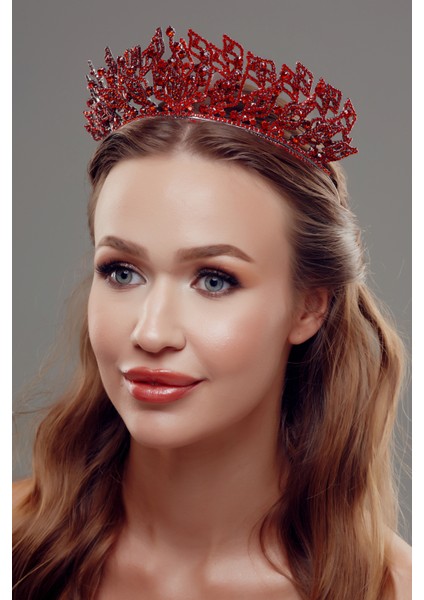 Taş Işlemeli Kristal Gelin Tacı – Zarif ve Gösterişli Tasarım