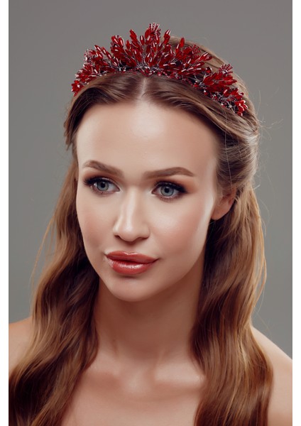 Kristal Çiçek Detaylı Gelin Tacı – Zarif ve Işıltılı Tasarım