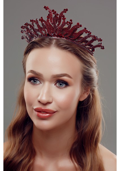 Dalga Motifli Kristal Taşlı Gelin Tacı – Gösterişli ve Zarif Tasarım