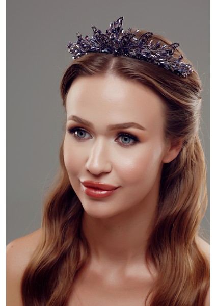 Kristal Taşlı Gümüş Gelin Tacı – Işıltılı ve Asil Tasarım