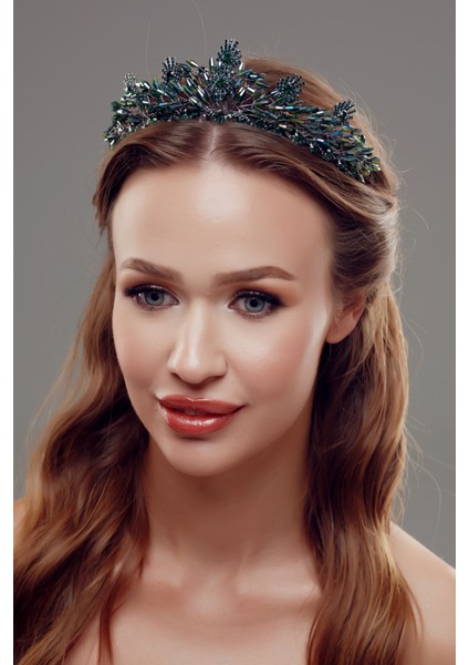 Kristal Çiçek Detaylı Gelin Tacı – Zarif ve Işıltılı Tasarım