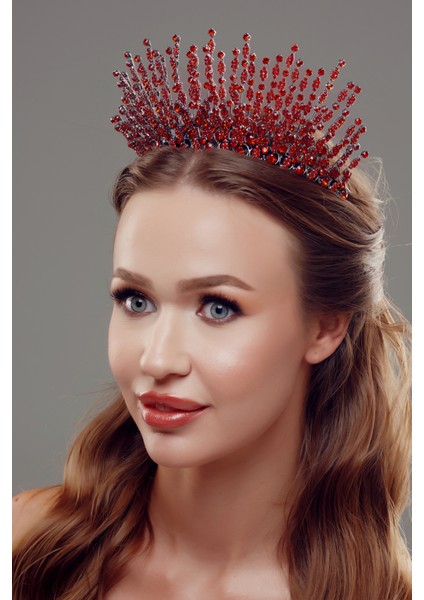Kristal Taşlı Gösterişli Gelin Tacı – Işıltılı ve Zarif Tasarım