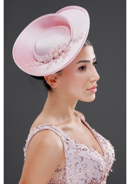 Inci ve Kristal Detaylı Beyaz Nikah Kepi – Zarif Özel Davet Şapkası