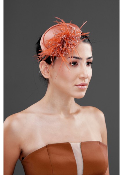 Tüy ve Inci Detaylı Nikah Kepi – Nişan, Düğün ve Özel Davet Aksesuarı